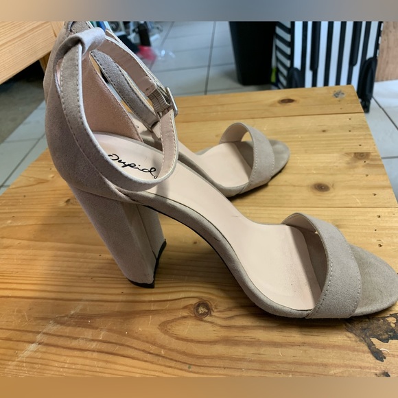 Size 8 Qupid  Cashmere ankle strap block 4” Heels.  In EUC! - Picture 4 of 7